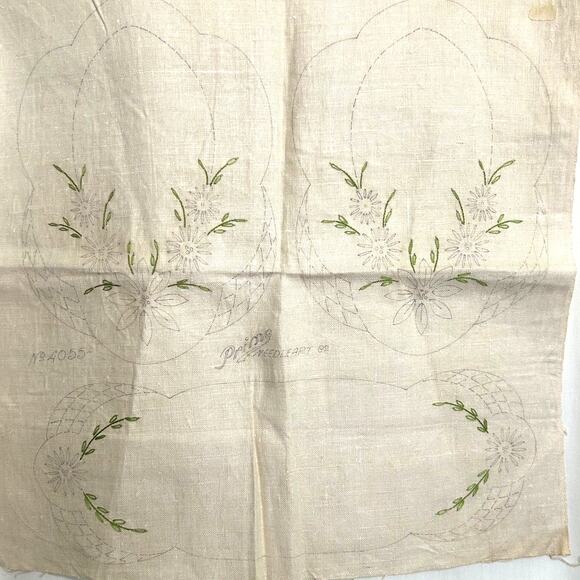 Vintage Prime Needleart Co Stamped Linen Doilies To Embroider 18x18 - Picture 1 of 9
